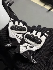 Alpinestars SMX 1 Air V2 Gloves: White & Black - MotorBike Squad (Original) photo review